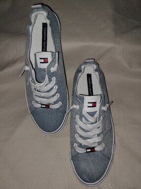Tommy Hilfiger Women's Fashion Sneaker Size (7M)